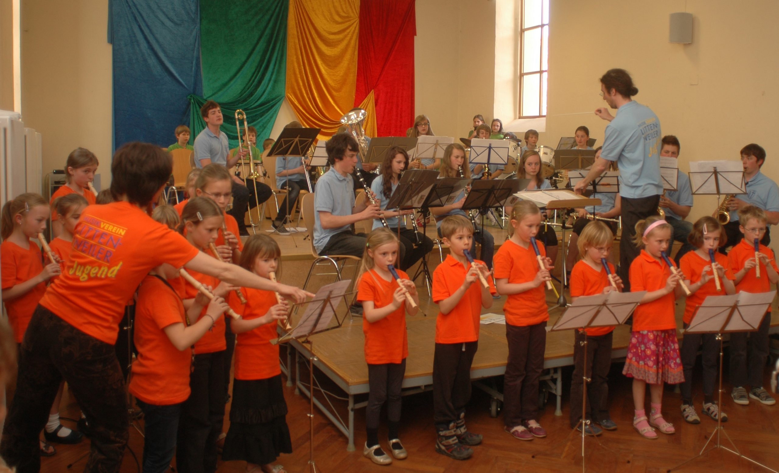 Probe von Blockflötenschülerinnen mit dem Orchester des Musikvereins Littenweiler in Freiburg